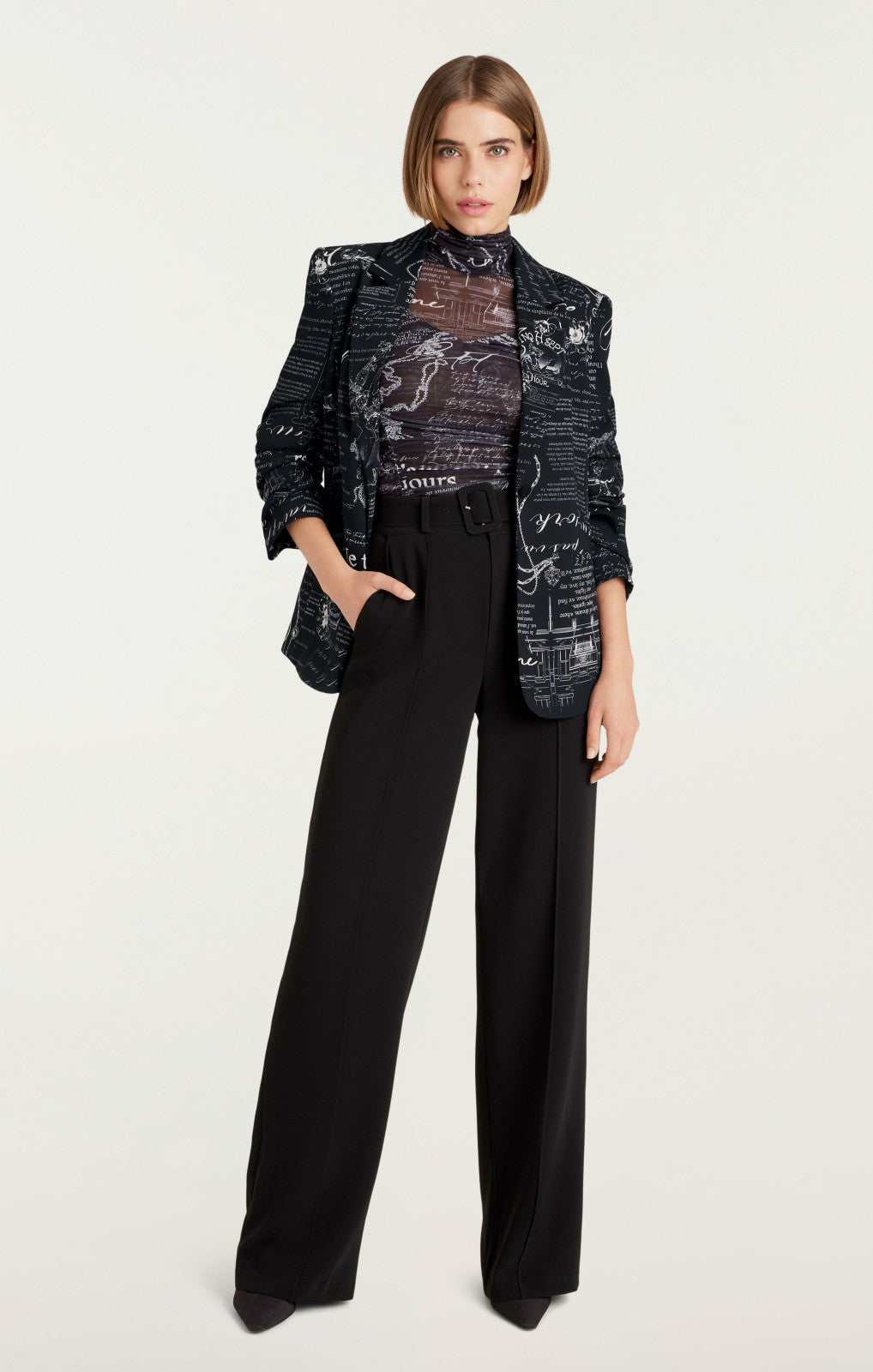 Women Love Stories Kylie Blazer Black/White