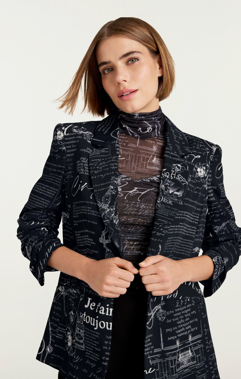 Women Love Stories Kylie Blazer Black/White