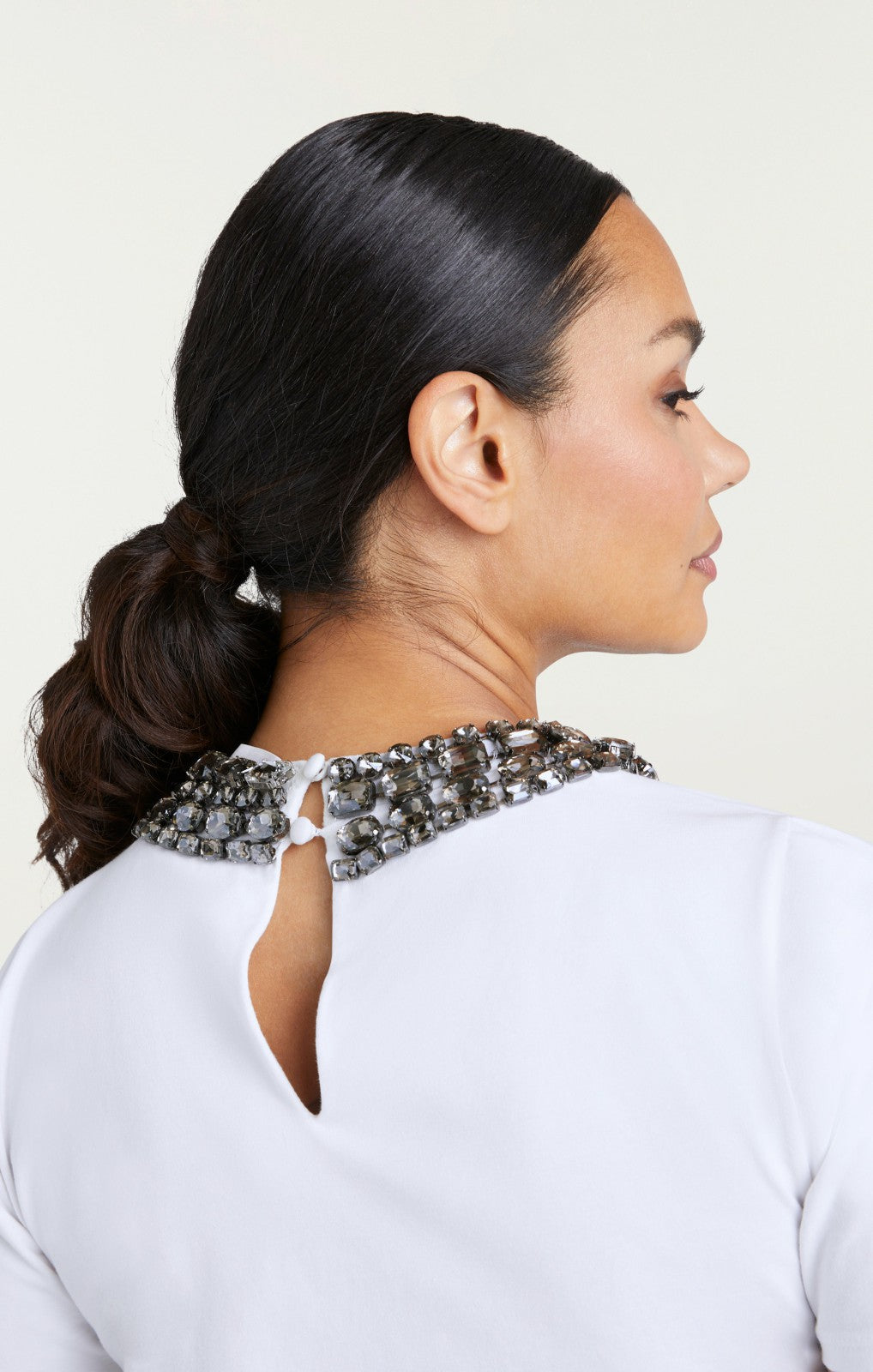 Women Chunky Necklace Shrunken Tee White