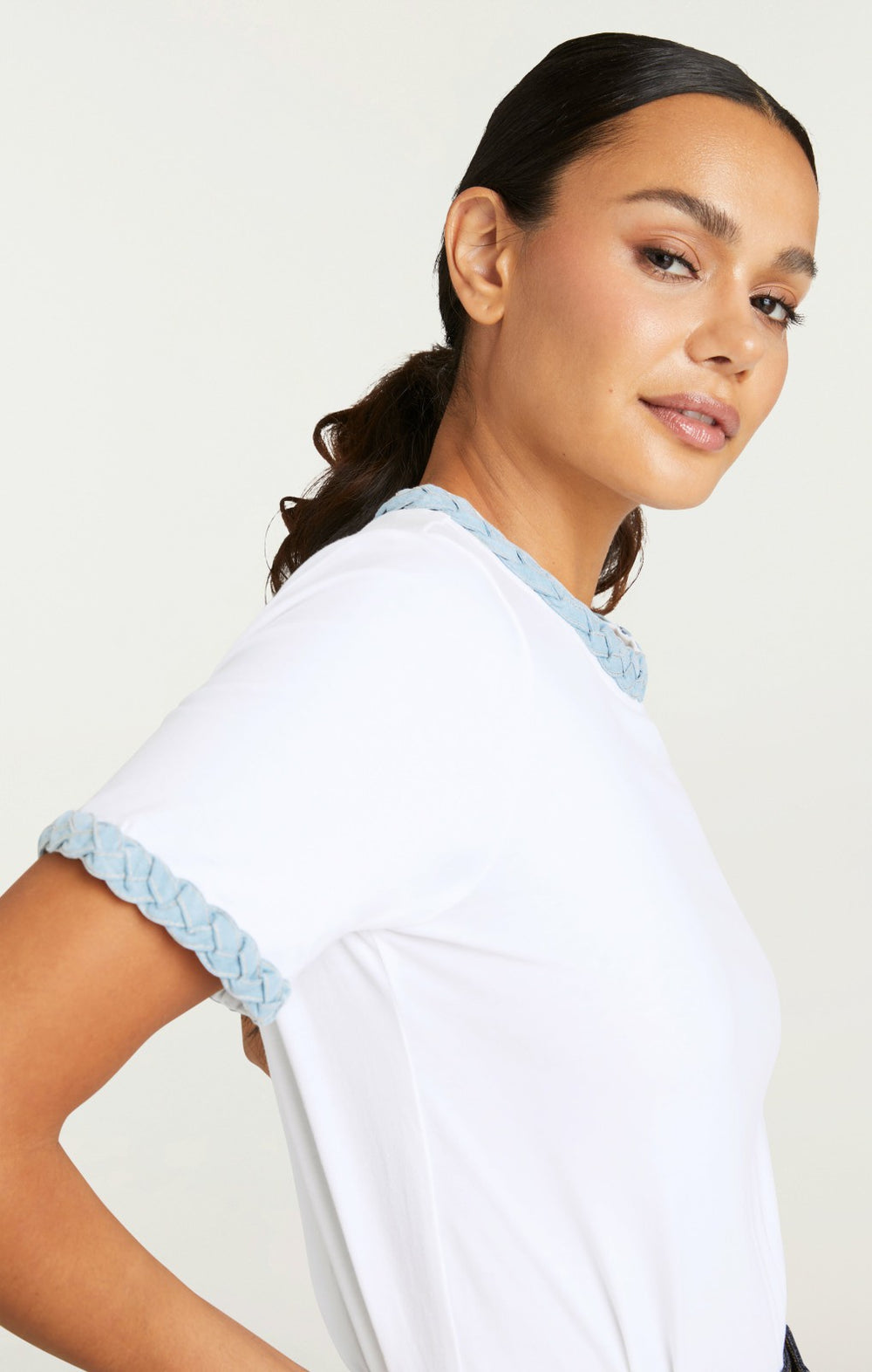 Women Denim Braided Tee White/Light Wash