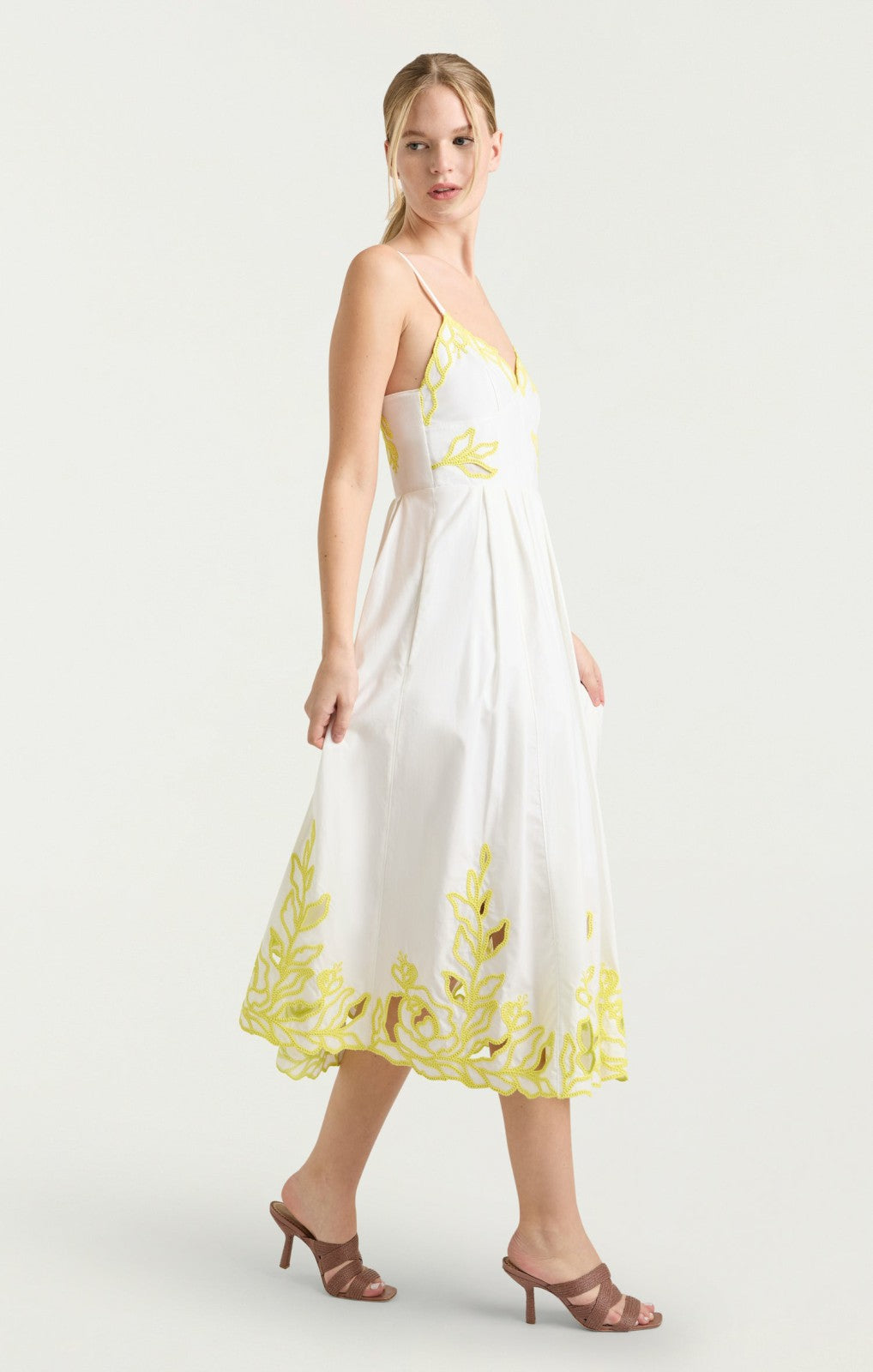 Women Trailing Peonies Maude Dress White/Golden Glow