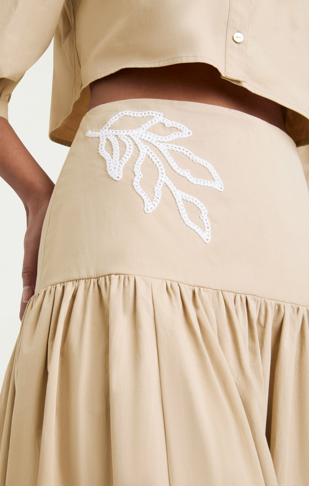 Women Trailing Peonies Tilda Skirt Khaki/White